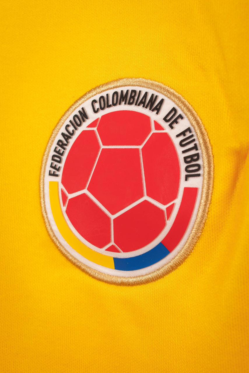 Camiseta Retro Colombia Bordada – Edición Limitada