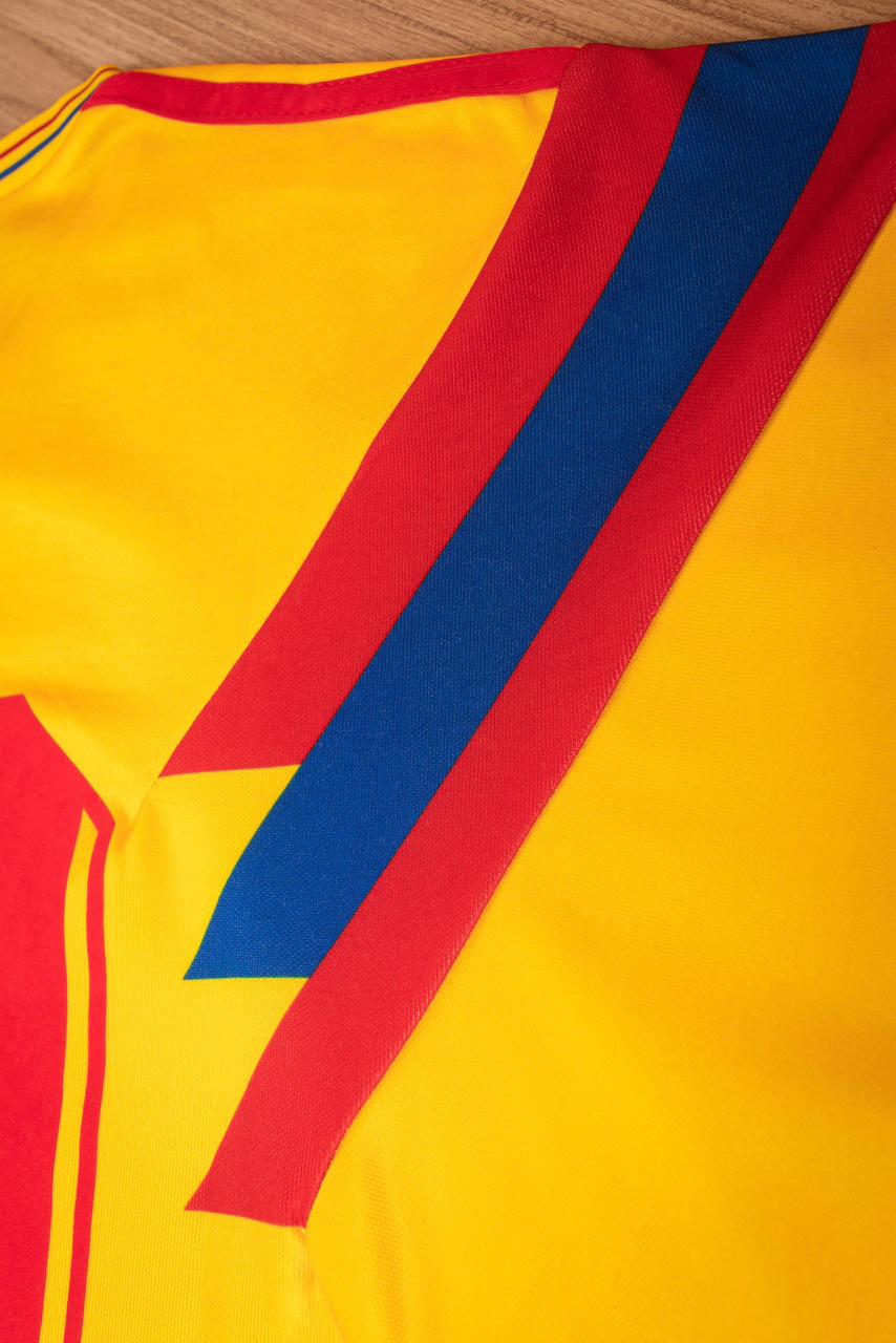Camiseta Retro Colombia Bordada – Edición Limitada